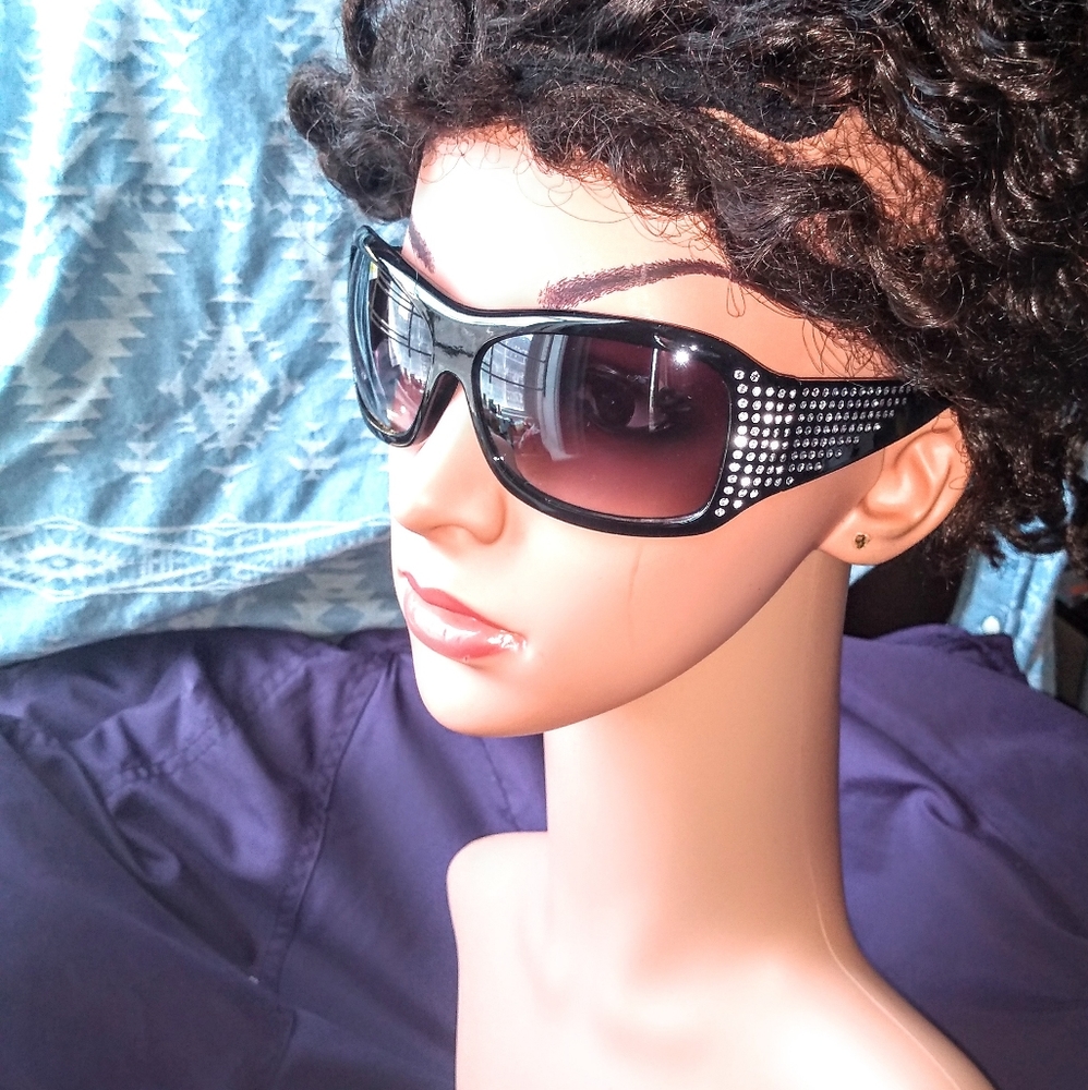 Women Oversize Rhinestone Sunglasses.